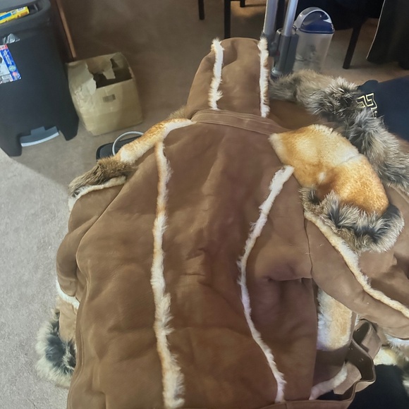 Women Cropped  Real Shearling with Fox Trims - Picture 7 of 8